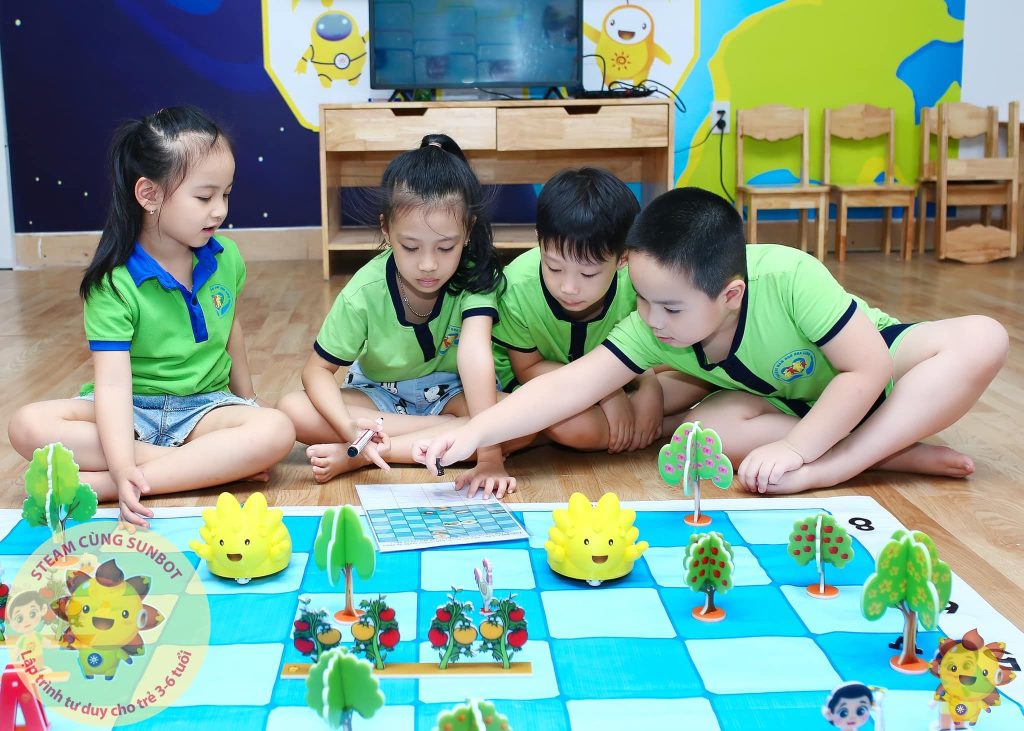 Hoạt động giáo dục trong nhà trường